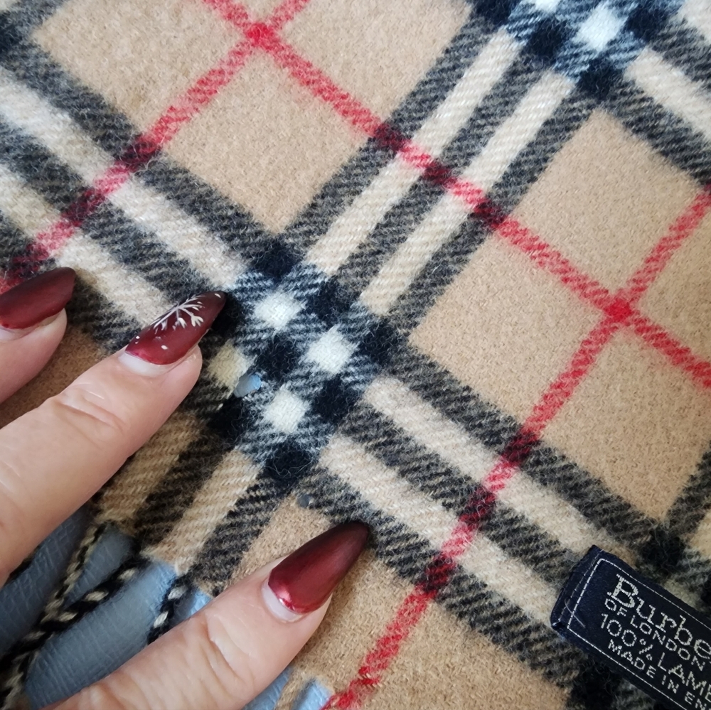 Authentic Burberry London Lambswool Plaid Beige and Red Scarf - Picture 11 of 11